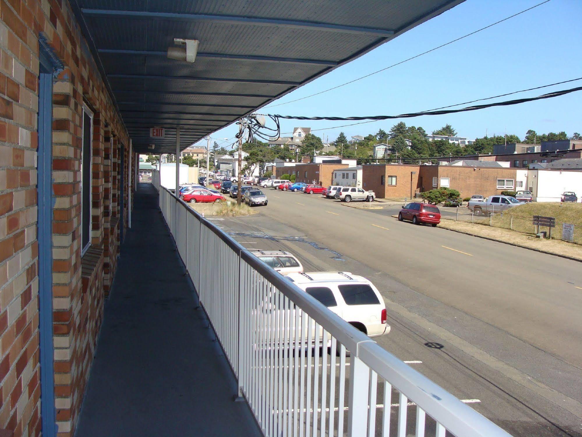 Money Saver Motel Newport Exterior photo